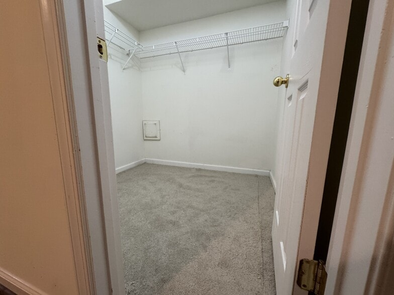 guest room walk-in closet - 336 Baish Dr SE