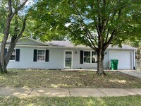 Building Photo - Cozy 3 Bed, 1 Bath House Fenced in yard, M...