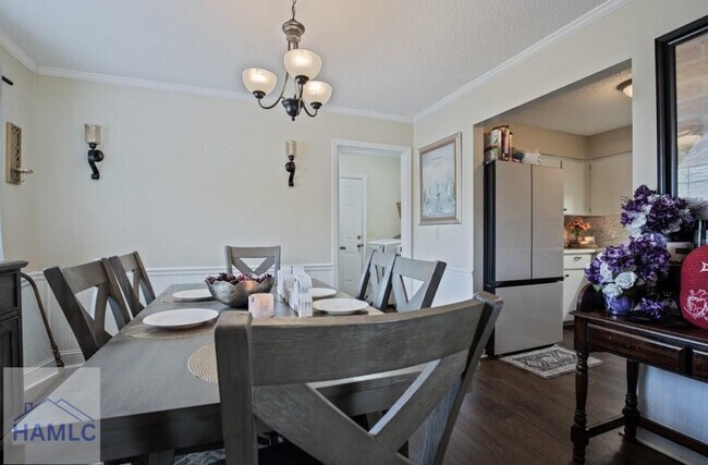 Building Photo - 615 Scott St