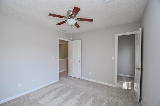 Building Photo - 11765 Carriage Park Ln