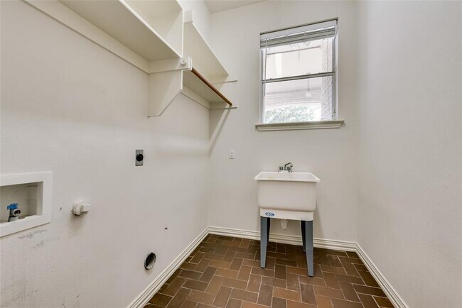Building Photo - 1271 Carl Dr
