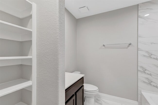 Building Photo - 214 Kickapoo Dr