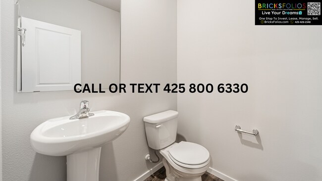 Building Photo - Comfortable Modern Living Near JBLM & Bangor Base!