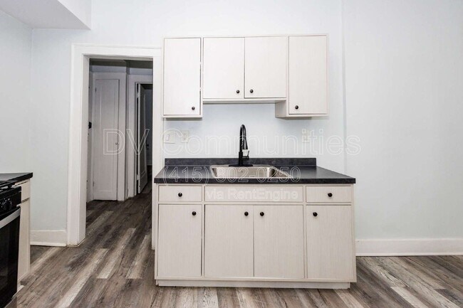 Building Photo - 3300 E 149th St