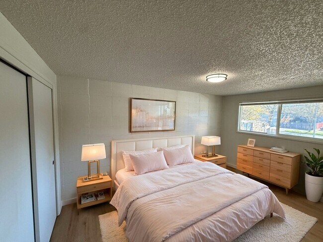 Building Photo - 1005 W 7th Ave