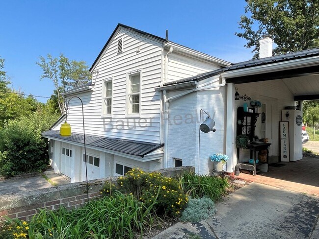 Building Photo - 1806 Bell Rd