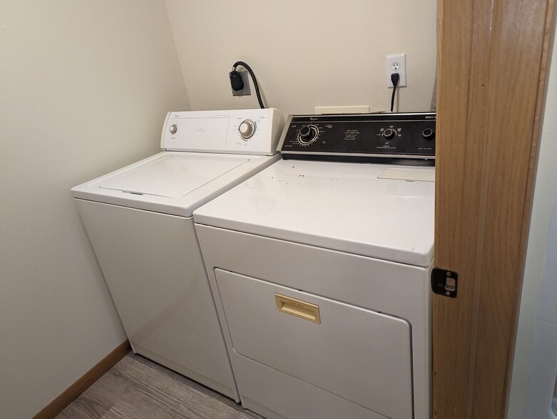 Building Photo - 521 1st St