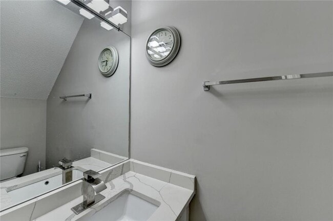 Building Photo - 4061 Howell Park Rd