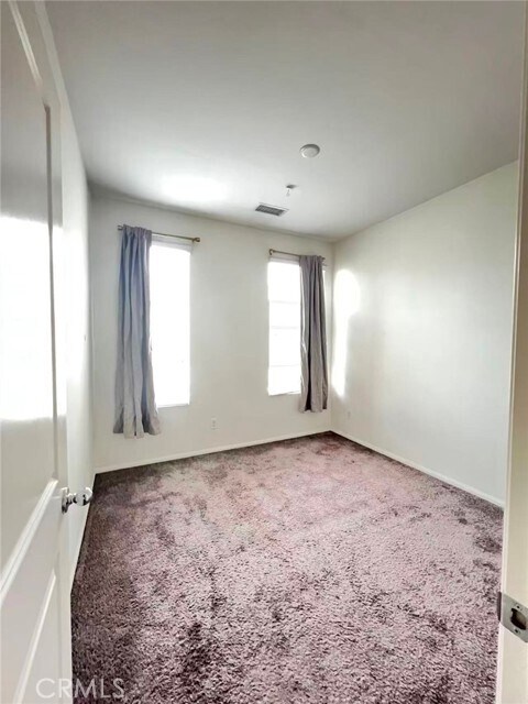 Building Photo - 422 W Rte 66