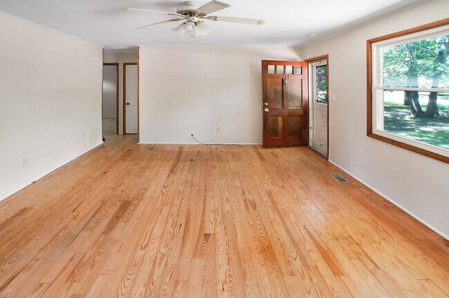 Building Photo - 114 Lynncliff Rd