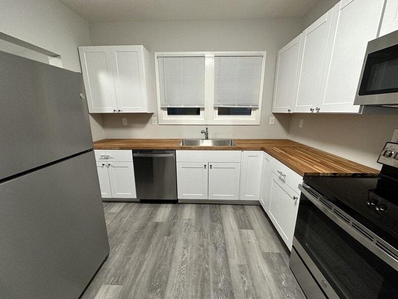 Building Photo - 537 E Barbee Ave