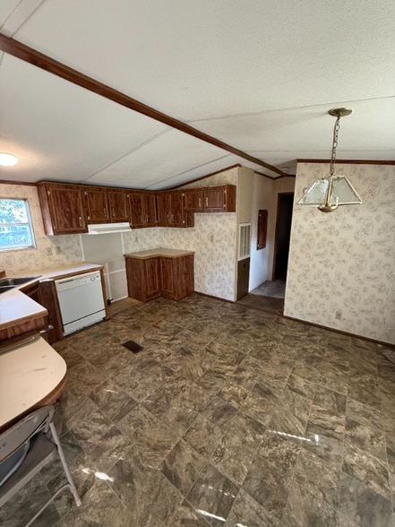 Building Photo - 425 Lowe St