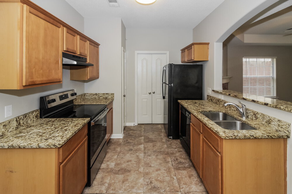 Building Photo - 10093 Woodland Hills Dr