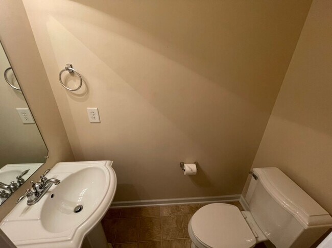 Building Photo - Beautiful 2 bed 2.5 bath brick townhome in Apex