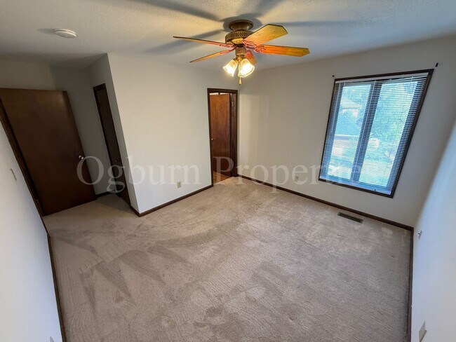 Building Photo - 1906 Winding Ridge Rd