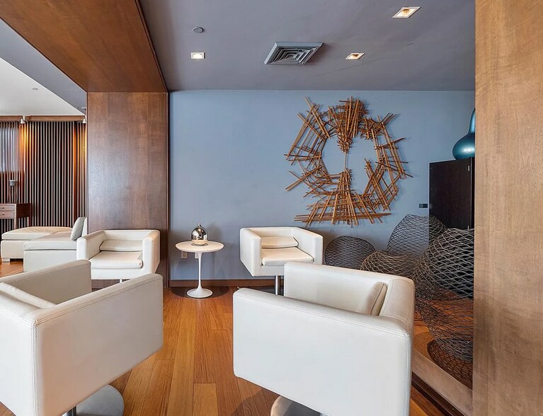 Building Photo - 325 S Biscayne Blvd