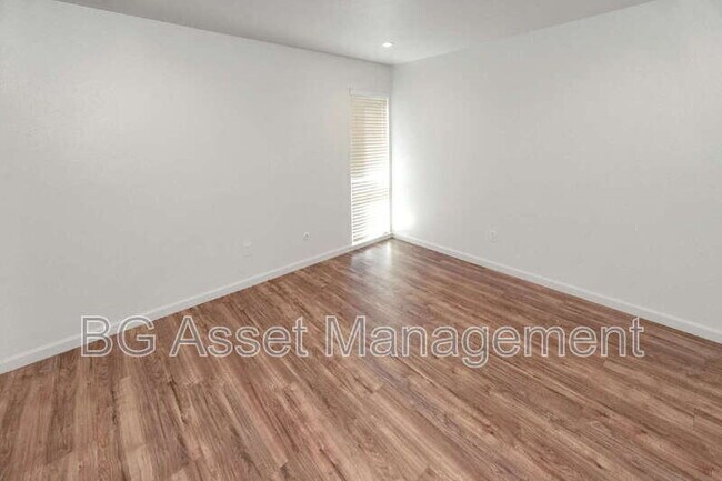 Building Photo - 50 Frey Pl