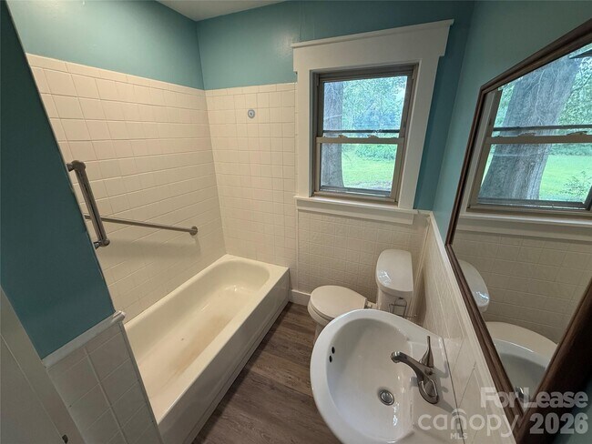 Building Photo - 468 River Hill Rd