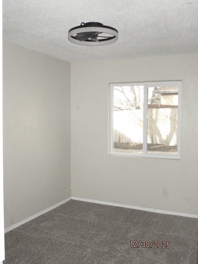 Building Photo - 13104 Oriente Ave NE