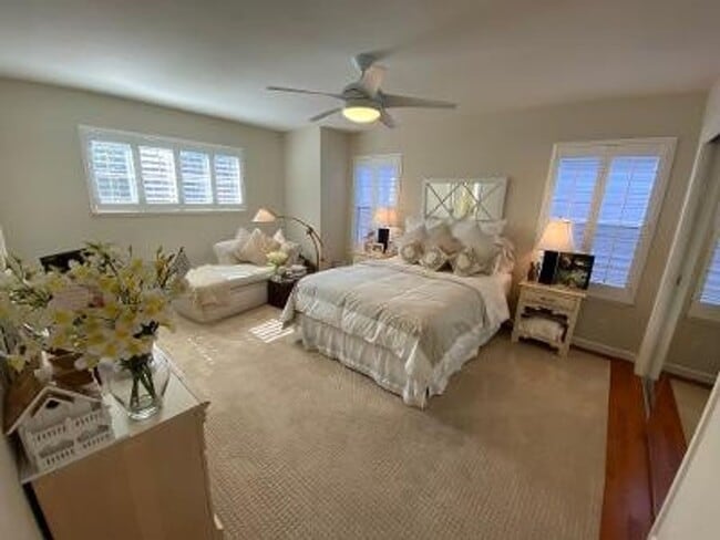 Building Photo - 3 Bed 3.5 Bath + Loft, In Downtown Danvill...