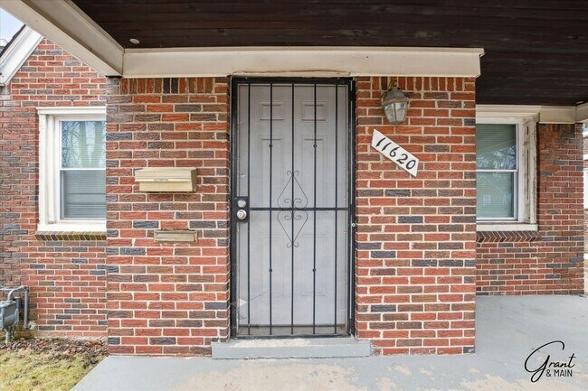 Building Photo - $1,250 - Charming 3 Bedroom Bungalow - Det...