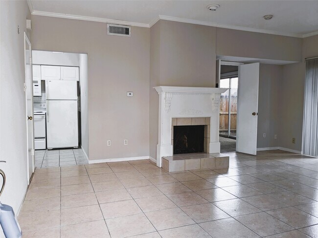 Building Photo - 2100 Tanglewilde St