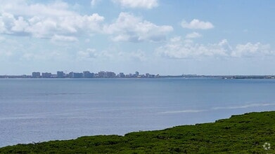 Building Photo - One of Longboat Key’s premier waterfront c...