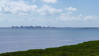 Building Photo - One of Longboat Key’s premier waterfront c...