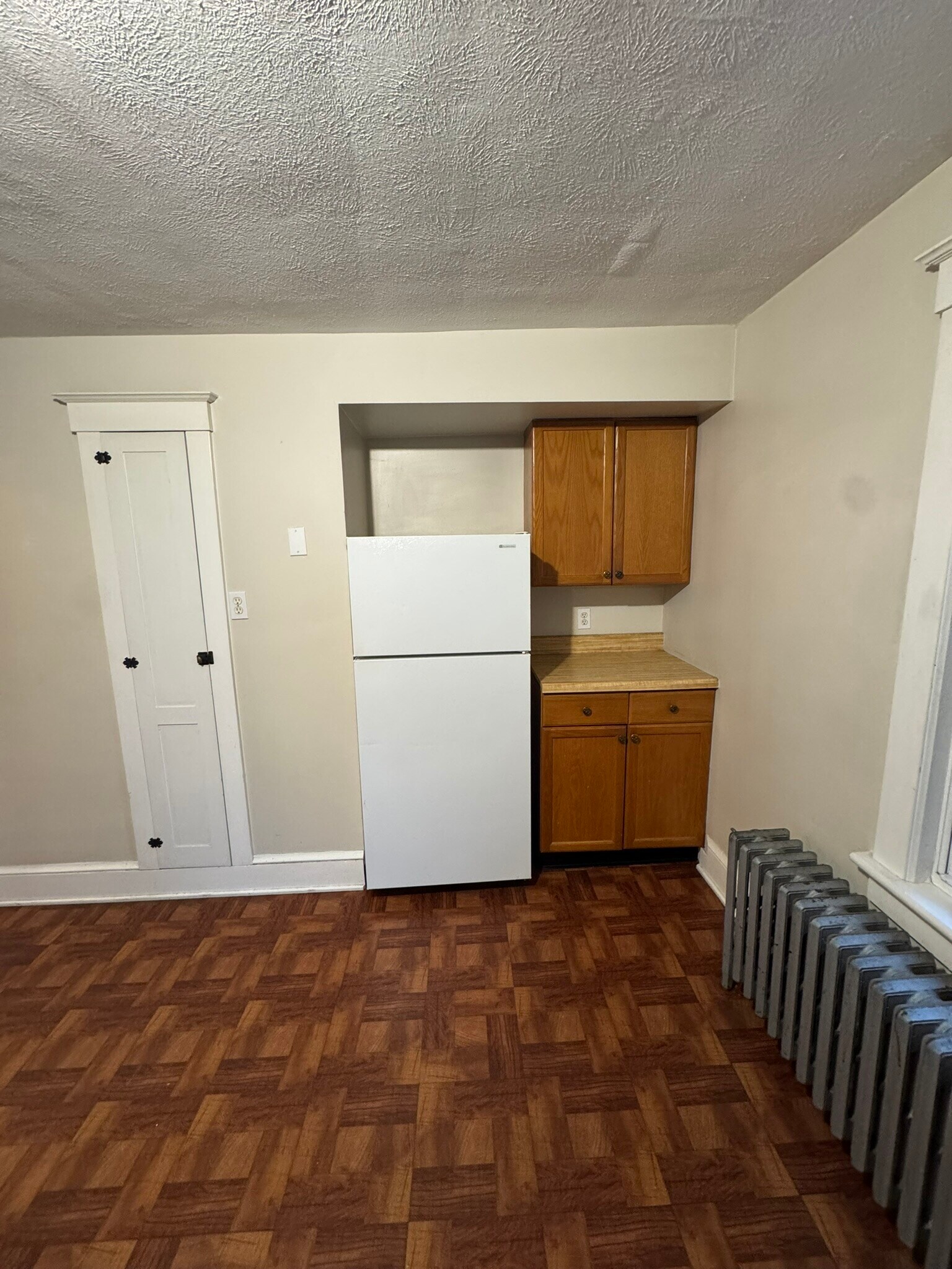 Building Photo - 1169 W Main St