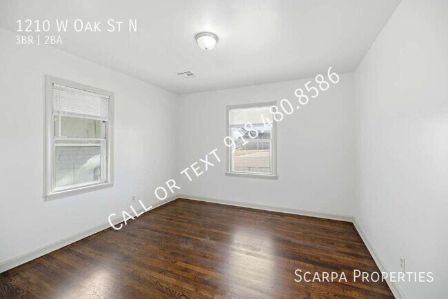 Building Photo - 1210 W Oak St