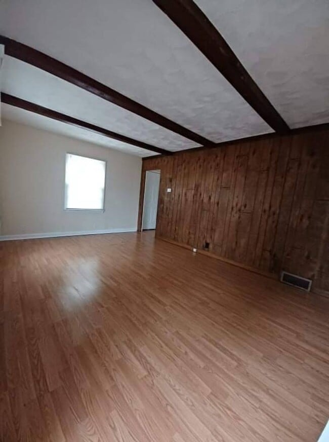 Building Photo - Cozy 3 Bedroom Home for Rent - West Rockford