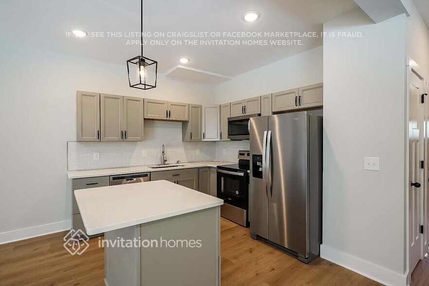 Building Photo - 211 Golf Club Ln