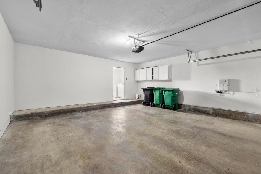 Building Photo - 3831 1/4 Bresee Ave