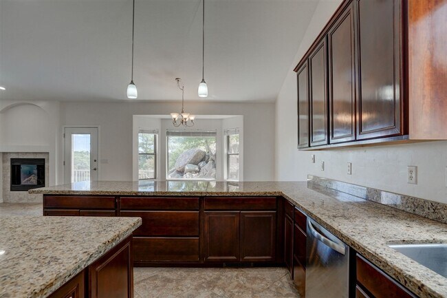 Building Photo - Large 4 bed, 3 bath home in Prescott for R...
