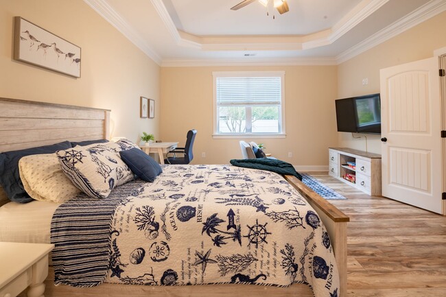 Building Photo - FURNISHED OFF-SEASON MONTHLY RENTAL-STARTI...