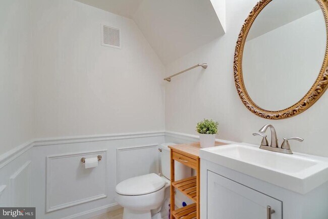 Building Photo - 7046 Falls Reach Dr