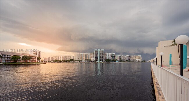 Building Photo - 3800 S Ocean Dr