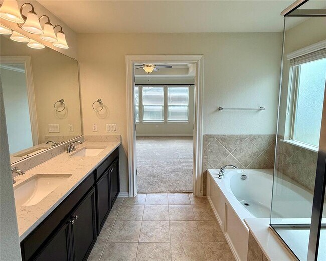 Building Photo - 14004 Hedera Dr