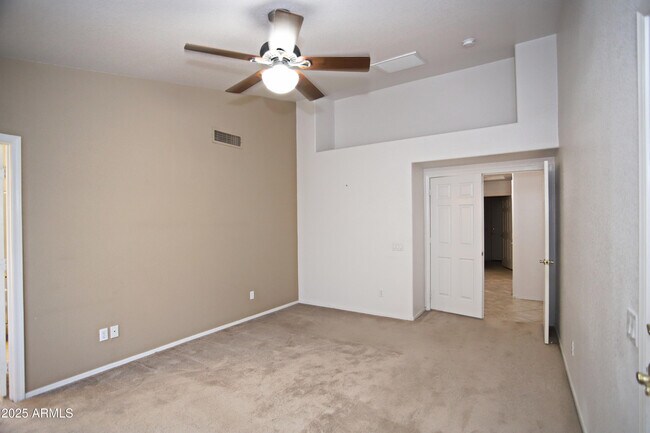 Building Photo - 4953 S Moss Dr