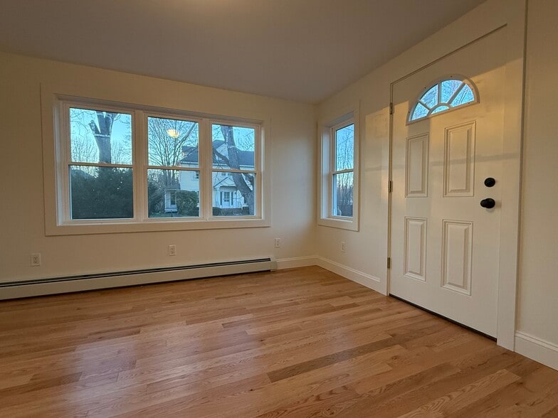 Building Photo - 35 Grant St