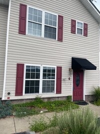 Building Photo - 614 N Center St