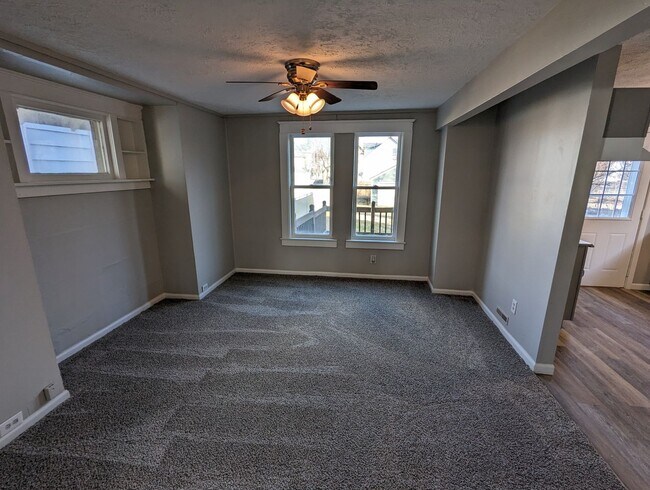 Building Photo - $599 Security Deposit Special