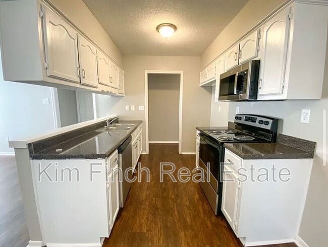 Building Photo - 3845 Shadow Oaks Pkwy