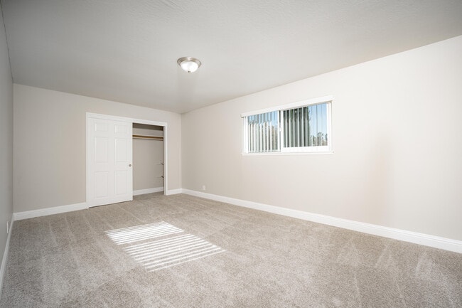 Palms C26 bed1 - Palms at the Pruneyard