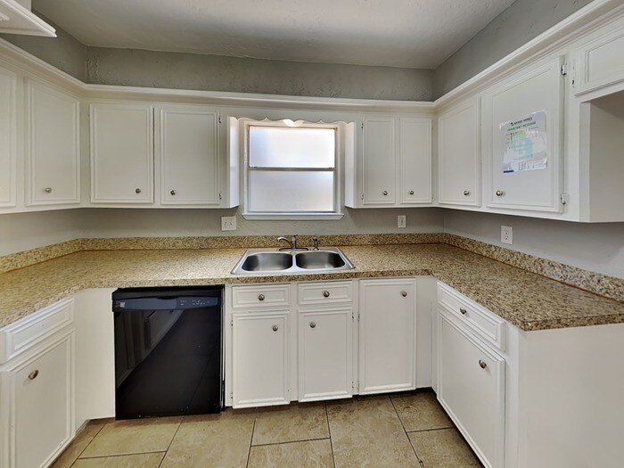 Building Photo - 7726-7712 12 Fairway Ln