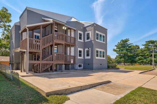 Building Photo - 652 S Jefferson Ave