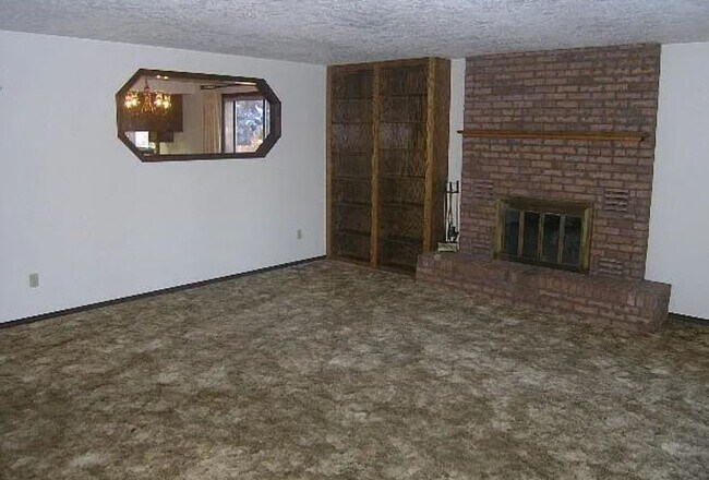 Building Photo - South East Boise Home