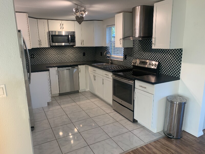 Building Photo - 9125 Sterling Ln