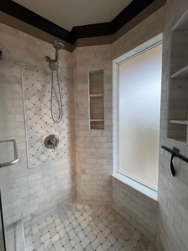 Building Photo - FAIR OAKS BEAUTY WITH POOL, SPA & SOLAR!!