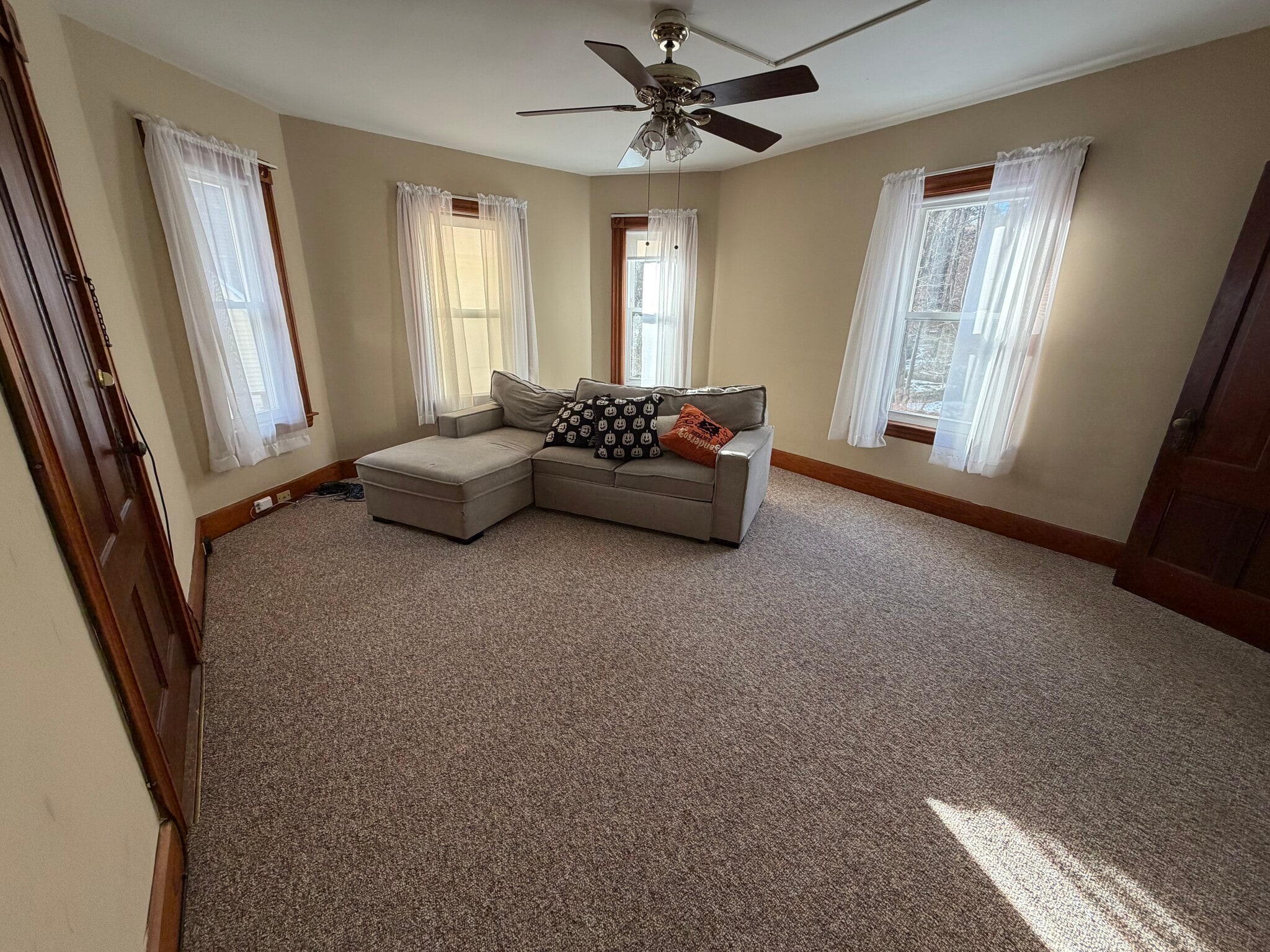 Building Photo - 16 Nichols St